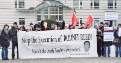 Protesters in Berlin demand justice for Rodney and an end to the death penalty. Photo by Uwe Hiksch