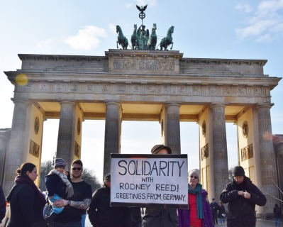 Protesters in Berlin demand justice for Rodney and an end to the death penalty. Photo by Uwe Hiksch